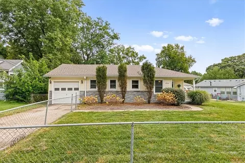 4715 Alhambra St, Roeland Park, KS 66205
