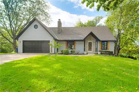 6655 Oak Ridge Dr, Shawnee, KS 66217