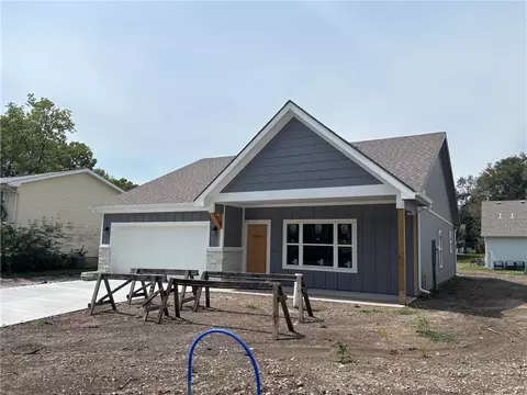 440 N Prairie St, Liberty, MO 64068