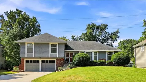 9113 W 81st Ln, Overland Park, KS 66204