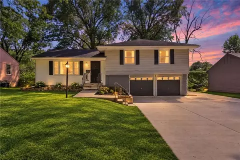 Exterior - 9611 E 80th Ter, Raytown, MO 64138 photo 8 of 10