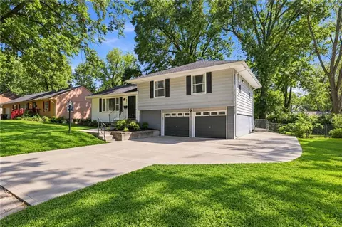 Exterior - 9611 E 80th Ter, Raytown, MO 64138 photo 9 of 10