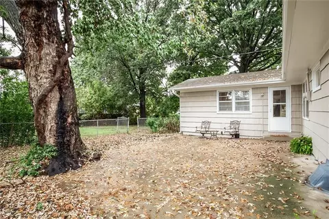 Exterior - 1025 Elm St, Olathe, KS 66061 photo 9 of 9