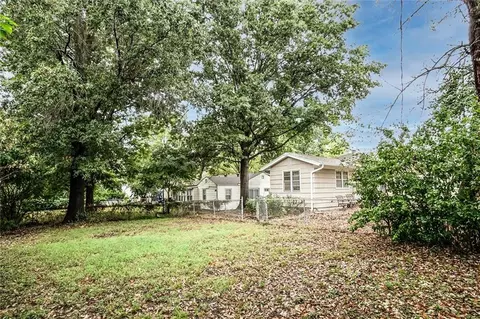 Exterior - 1025 Elm St, Olathe, KS 66061 photo 8 of 9