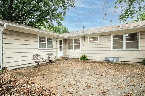 Exterior - 1025 Elm St, Olathe, KS 66061 photo 4 of 9