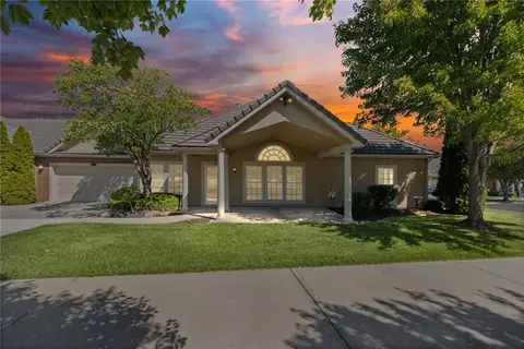 5430 W 145th St, Leawood, KS 66224