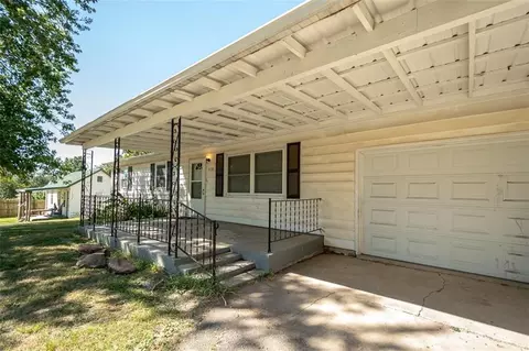 Exterior - 309 Elm St, Overbrook, KS 66524 photo 2 of 10