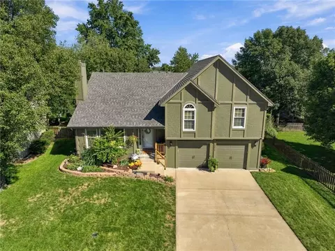 4825 Noreston St, Shawnee, KS 66226