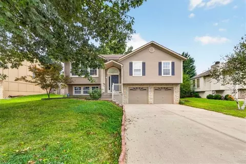 Exterior - 524 NE Topaz Dr, Lees Summit, MO 64086 photo 3 of 7