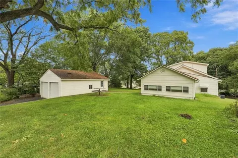Exterior - 11411 E Norledge St, Sugar Creek, MO 64054 photo 5 of 7