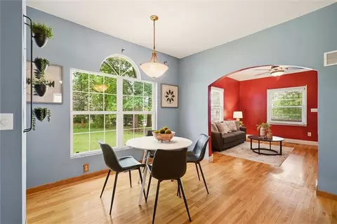 Dining - 11411 E Norledge St, Sugar Creek, MO 64054 photo 1 of 3