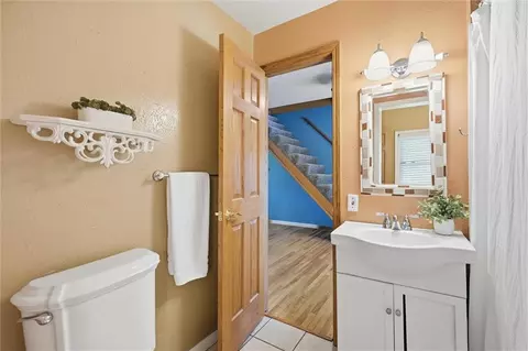 Bath - 11411 E Norledge St, Sugar Creek, MO 64054 photo 2 of 3
