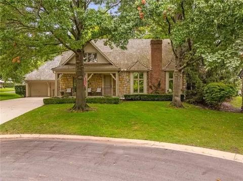 61 Le Mans Ct, Prairie Village, KS 66208