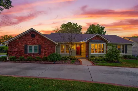 6658 Dearborn Dr, Mission, KS 66205
