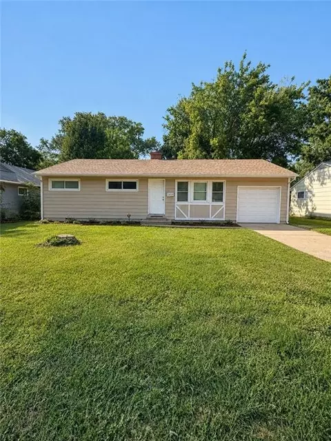 11410 Manchester Ave, Kansas City, MO 64134
