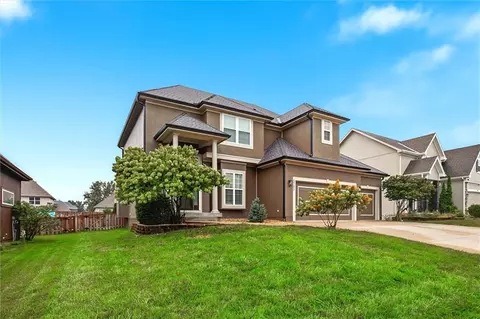 5703 NW 93rd St, Kansas City, MO 64154