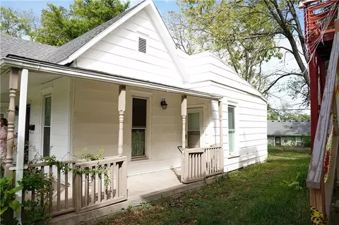 Exterior - 211 Ming St, Warrensburg, MO 64093 photo 1 of 3