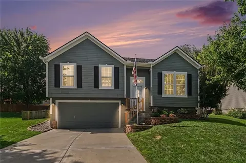 11010 N Booth Ave, Kansas City, MO 64157