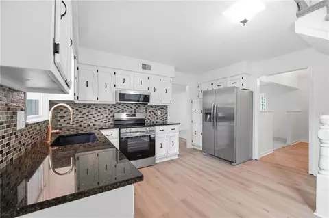 Kitchen - 2004 E 144th Ter, Olathe, KS 66062 photo 2 of 2