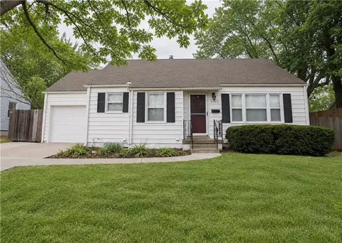 5400 W 51st St, Roeland Park, KS 66205