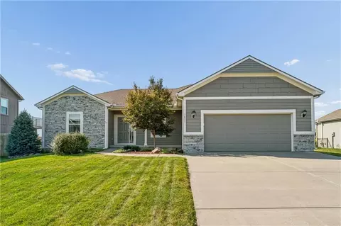 1411 N 3rd St, Louisburg, KS 66053