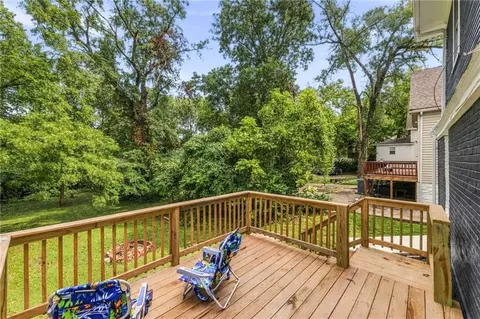 Exterior - 1432 W Walnut St, Independence, MO 64050 photo 11 of 13