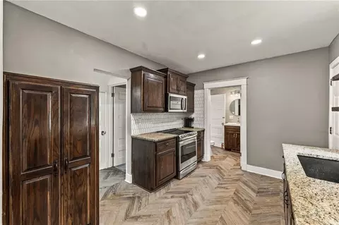 Entry Way - 1432 W Walnut St, Independence, MO 64050 photo 1 of 4