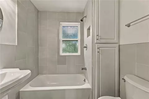 Bath - 1432 W Walnut St, Independence, MO 64050 photo 7 of 8