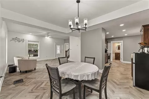 Dining - 1432 W Walnut St, Independence, MO 64050 photo 2 of 3