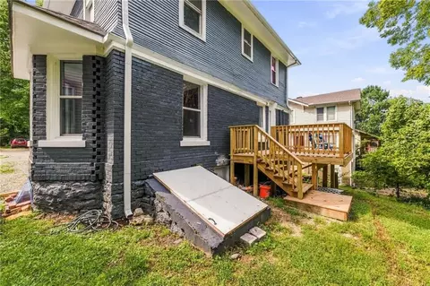 Exterior - 1432 W Walnut St, Independence, MO 64050 photo 9 of 13