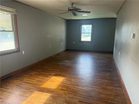Living - 315 E Washington St, Pittsburg, KS 66762 photo 1 of 3