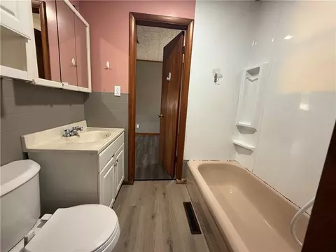 Bath - 315 E Washington St, Pittsburg, KS 66762 photo 2 of 4