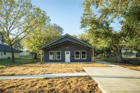 305 E Pacific St, Holden, MO 64040