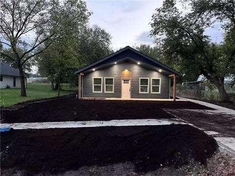 305 E Pacific St, Holden, MO 64040
