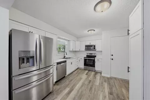 Kitchen - 508 Mark Ln, Belton, MO 64012 photo 1 of 2