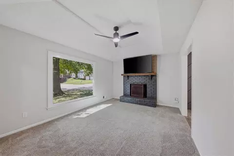 Living - 508 Mark Ln, Belton, MO 64012 photo 2 of 3