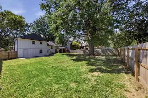 Exterior - 508 Mark Ln, Belton, MO 64012 photo 5 of 7
