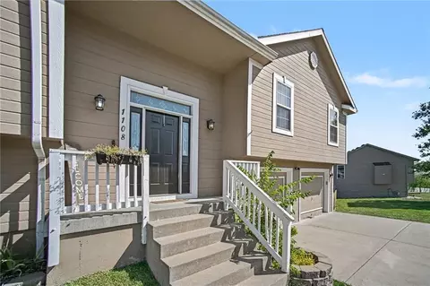 Exterior - 1108 E 18th St, Kearney, MO 64060 photo 5 of 7