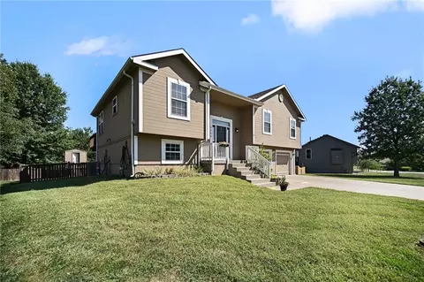 Exterior - 1108 E 18th St, Kearney, MO 64060 photo 7 of 7