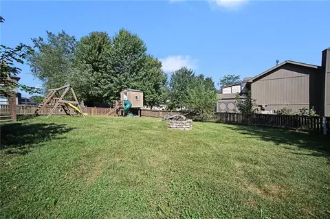 Exterior - 1108 E 18th St, Kearney, MO 64060 photo 3 of 7
