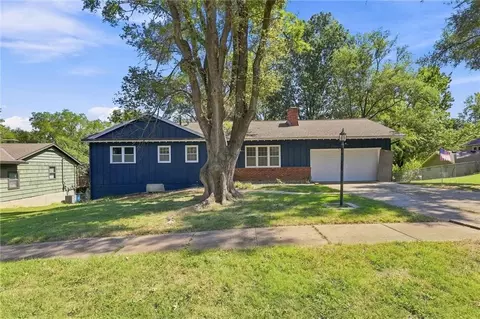 10007 Tracy Ave, Kansas City, MO 64131