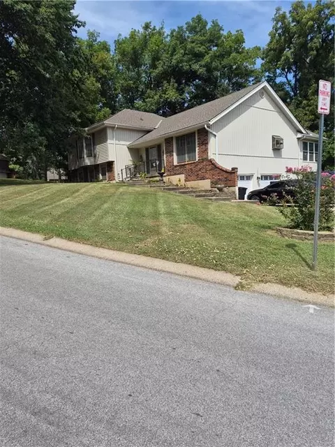 Exterior - 18500 E 27th St, Independence, MO 64057 photo 3 of 14