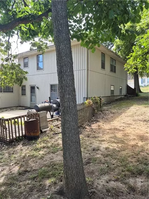 Exterior - 18500 E 27th St, Independence, MO 64057 photo 8 of 14