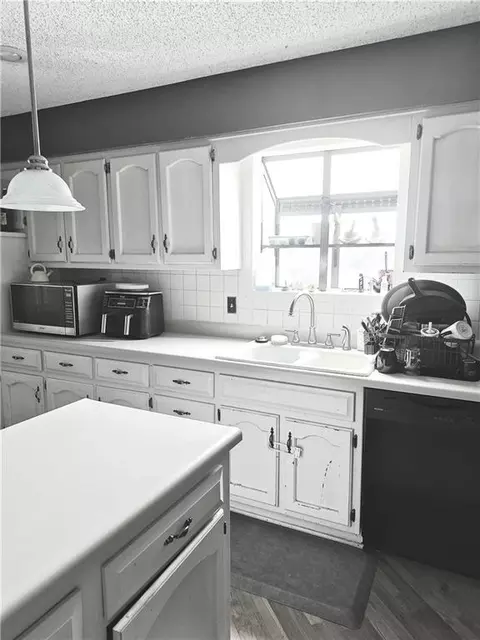 Kitchen - 18500 E 27th St, Independence, MO 64057 photo 3 of 5