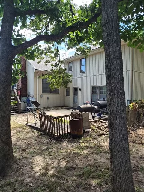 Exterior - 18500 E 27th St, Independence, MO 64057 photo 9 of 14