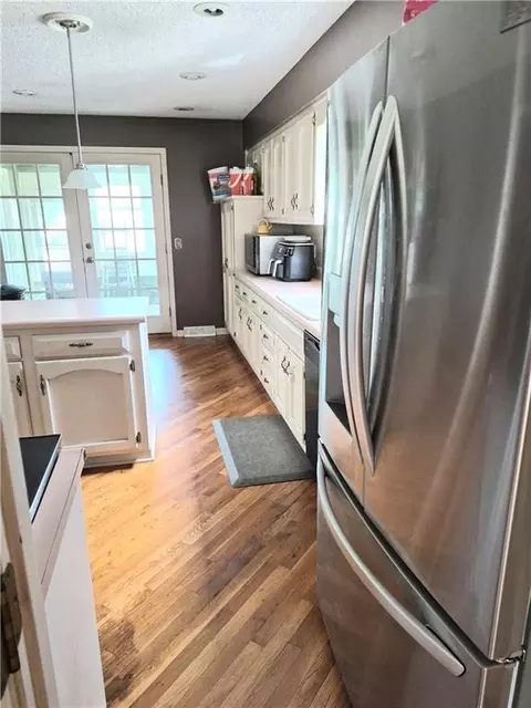 Kitchen - 18500 E 27th St, Independence, MO 64057 photo 4 of 5