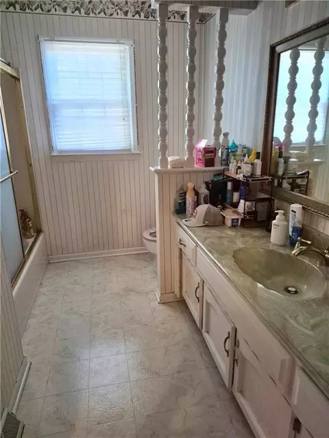 Bath - 18500 E 27th St, Independence, MO 64057 photo 3 of 3
