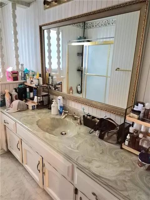 Bath - 18500 E 27th St, Independence, MO 64057 photo 2 of 3