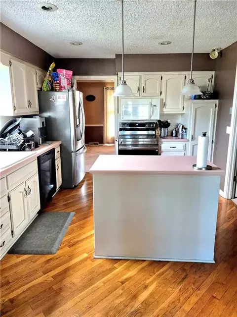 Kitchen - 18500 E 27th St, Independence, MO 64057 photo 2 of 5