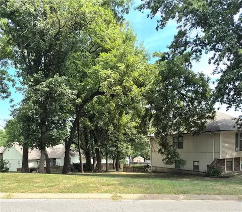 Exterior - 18500 E 27th St, Independence, MO 64057 photo 14 of 14